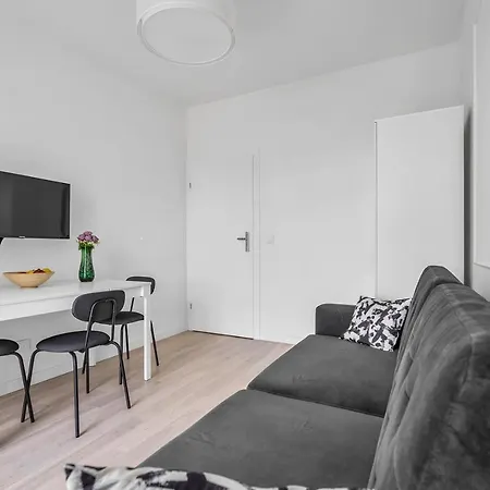 Rondo Daszynskiego N1 - Parking, 8th Floor, View, Subway - By Rentujemy Apartman